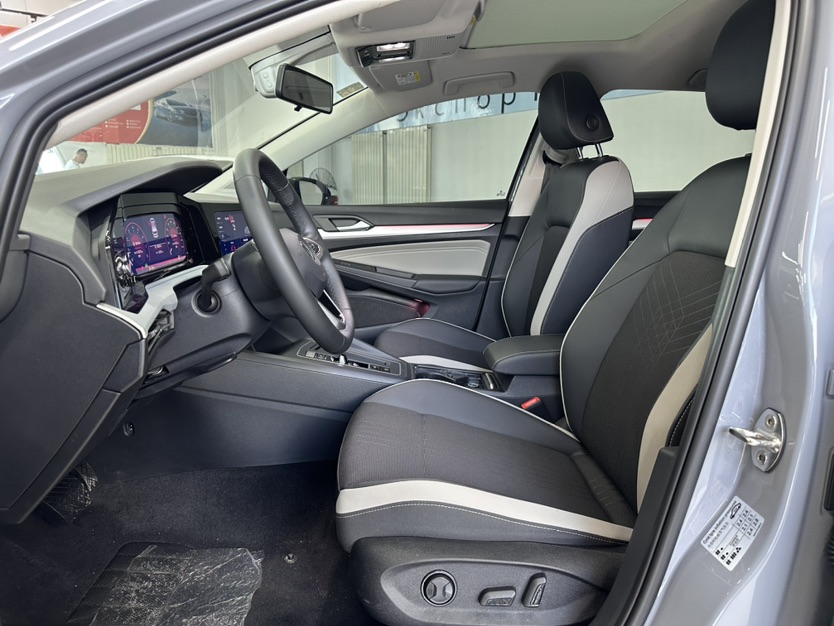 Volkswagen Golf 2022 car image #7