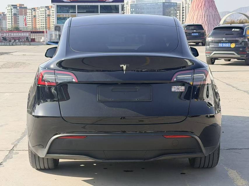 Tesla Model Y 2023 #8 Tesla Model Y 2023 car image #8