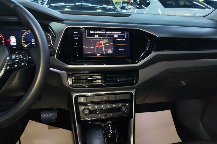 Volkswagen T-Cross 2019 изображение автомобиля #17