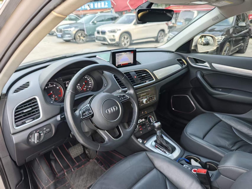 Audi Q3 2018 car image #5