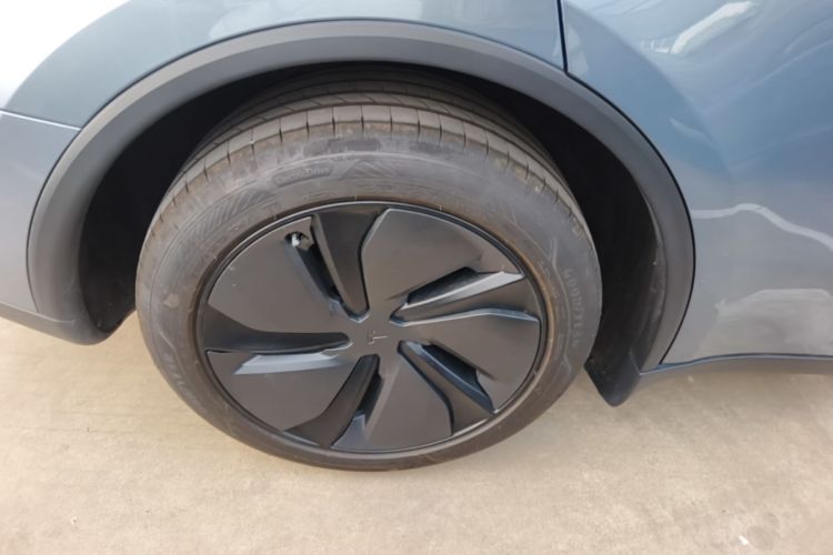 Tesla Model Y 2025 #10 Tesla Model Y 2025 car image #10