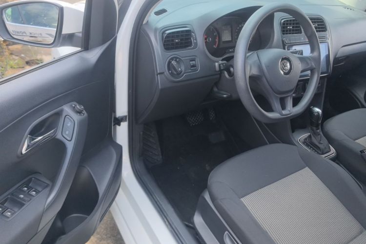 Volkswagen Polo 2018 car image #16
