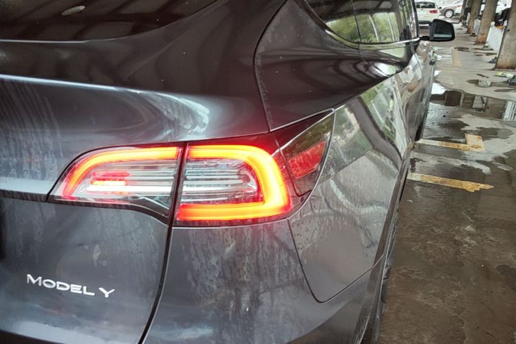 Tesla Model Y 2024 #8 Tesla Model Y 2024 car image #8