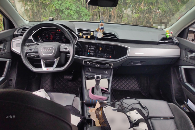 Audi Q3 2022 car image #6