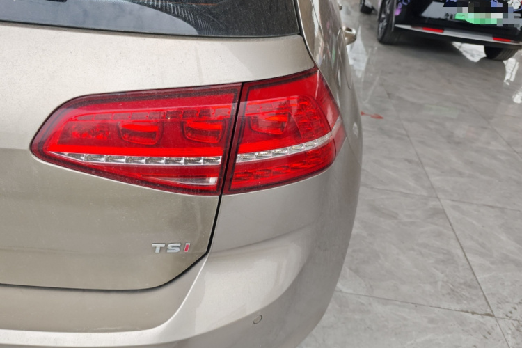 Volkswagen Golf 2015 car image #8
