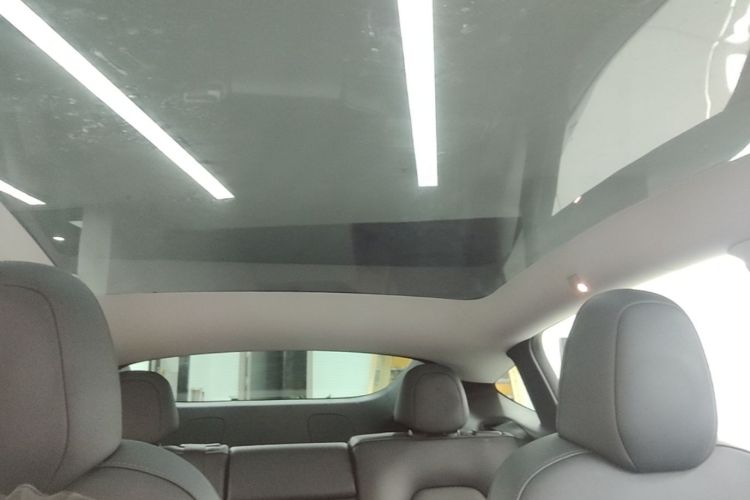 Tesla Model Y 2023 car image #18