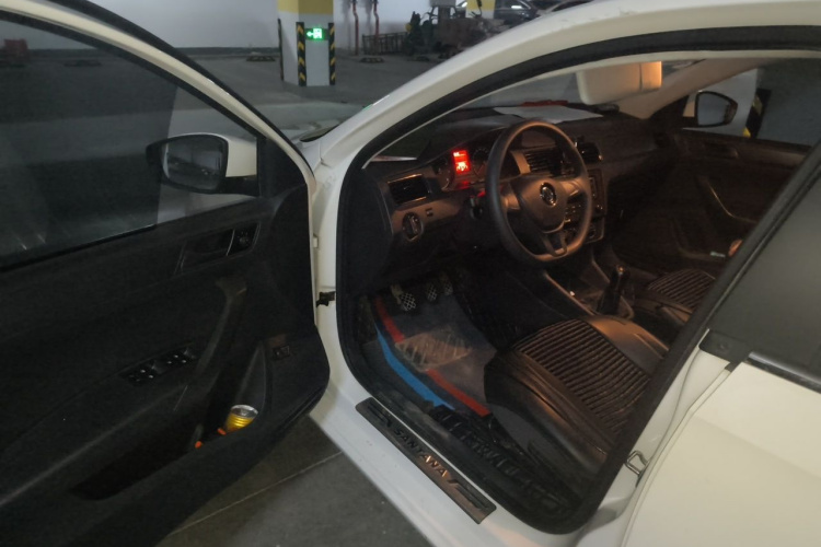 Volkswagen Santana 2017 car image #9