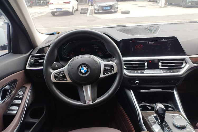 BMW 3 Series 2020 car image #11