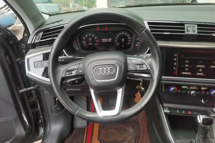 Audi Q3 2020 #11 Audi Q3 2020 car image #11