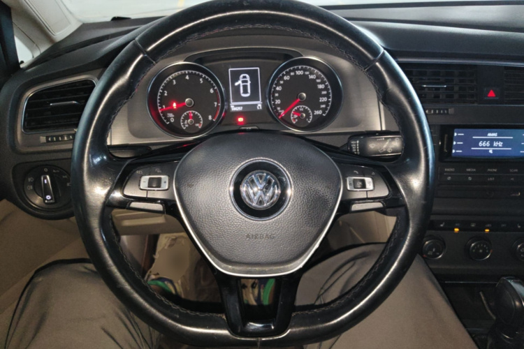 Volkswagen Golf 2014 car image #11