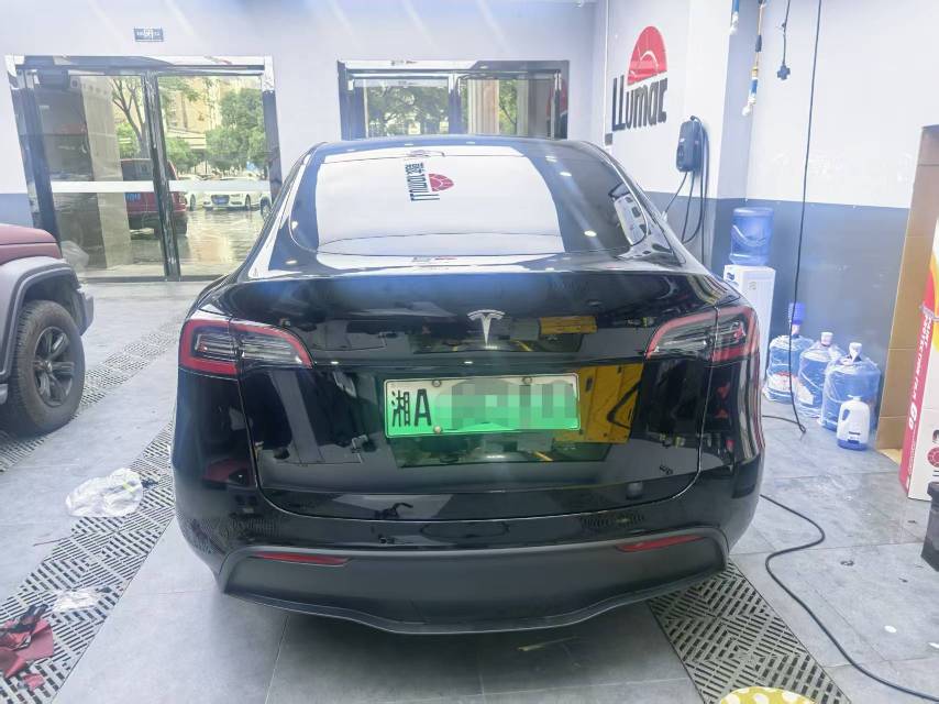 Tesla Model Y 2023 car image #4