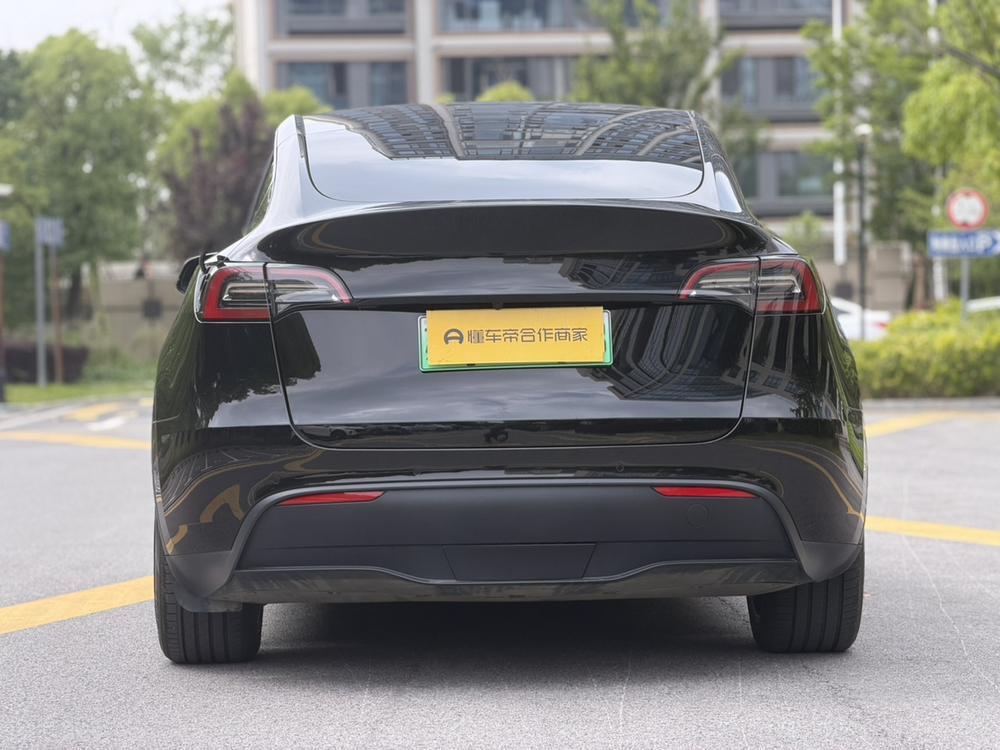 Tesla Model Y 2023 #5 Tesla Model Y 2023 car image #5