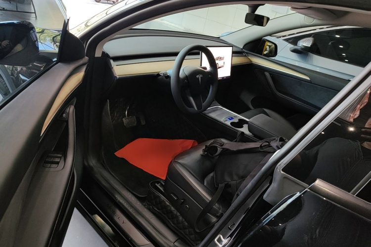 Tesla Model Y 2023 #16 Tesla Model Y 2023 car image #16