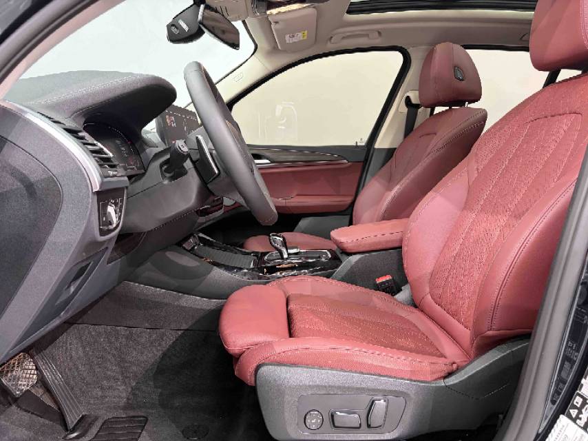 BMW X3 2024 car image #2