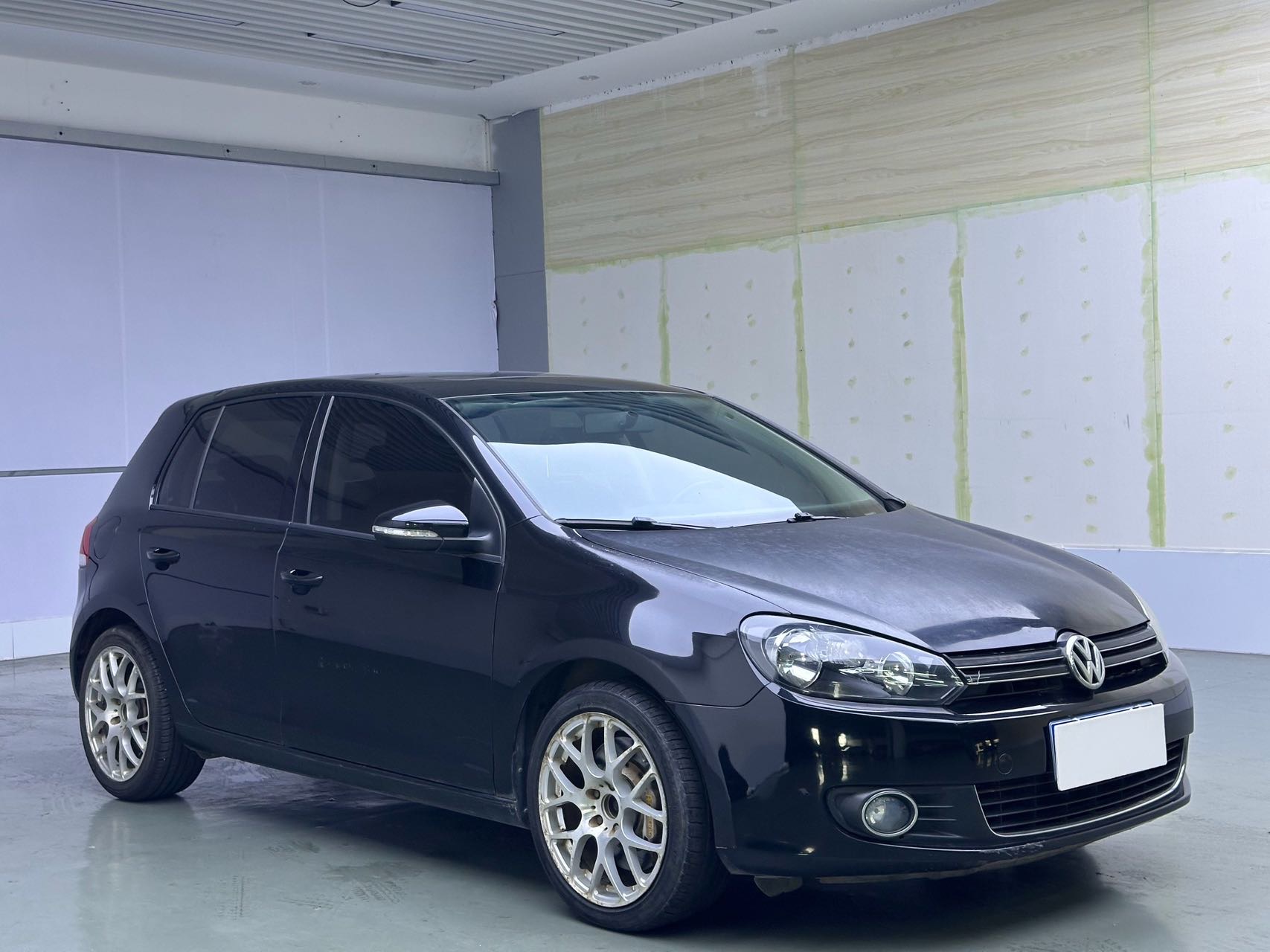 Volkswagen Golf 2010 car image #3
