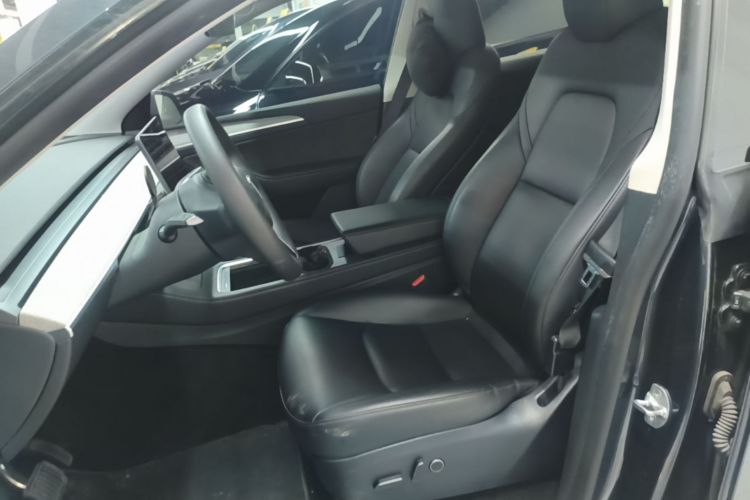 Tesla Model Y 2024 immagine di auto #15