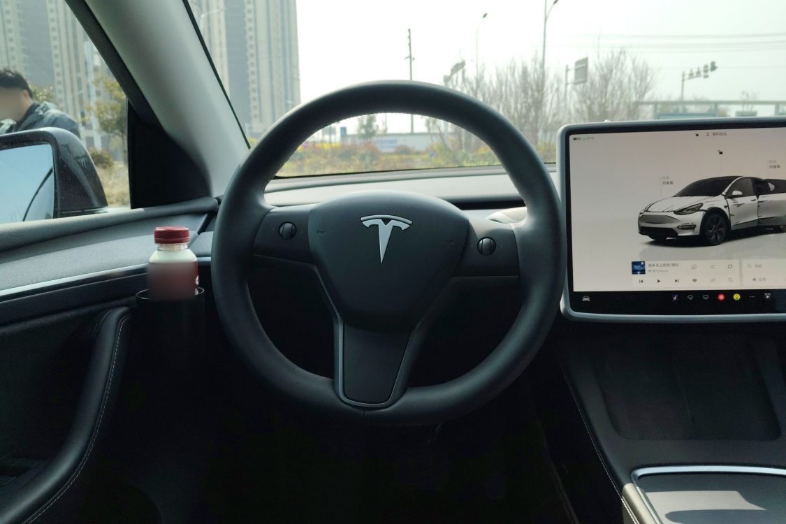 Tesla Model Y 2024 car image #24