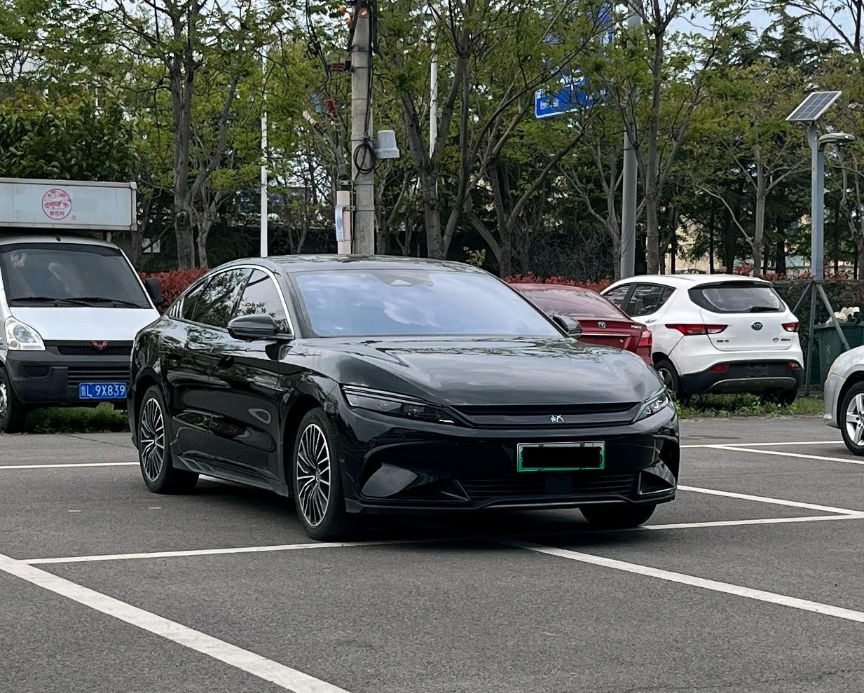 BYD Han 2023 car image #2