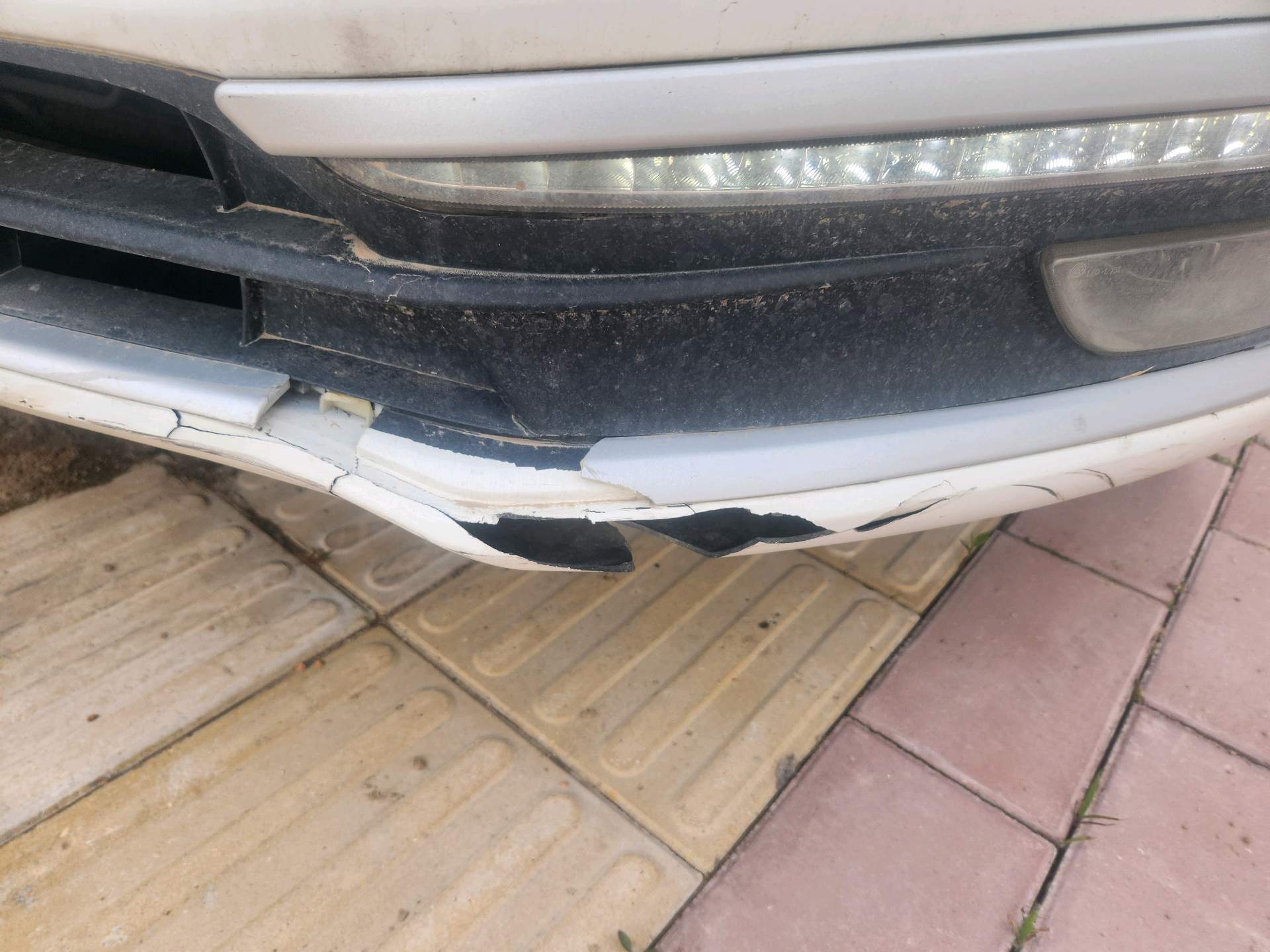 GEELY Emgrand 2017 car image #6