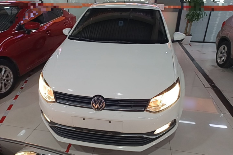 Volkswagen Polo 2016 car image #3