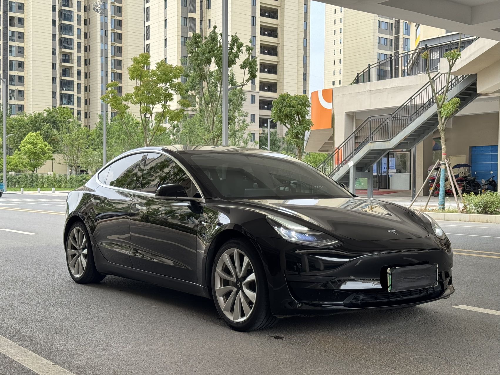 Tesla Model 3 2020 car image #3
