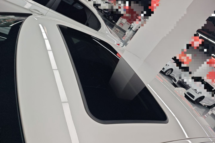 BMW 3 Series 2018 car image #25