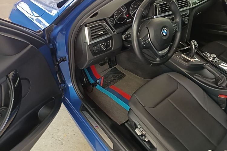BMW 3 Series 2017 car image #16
