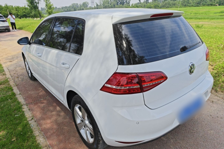 Volkswagen Golf 2015 car image #5