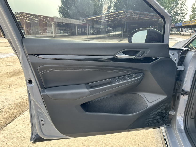 Volkswagen Golf 2022 immagine di auto #9