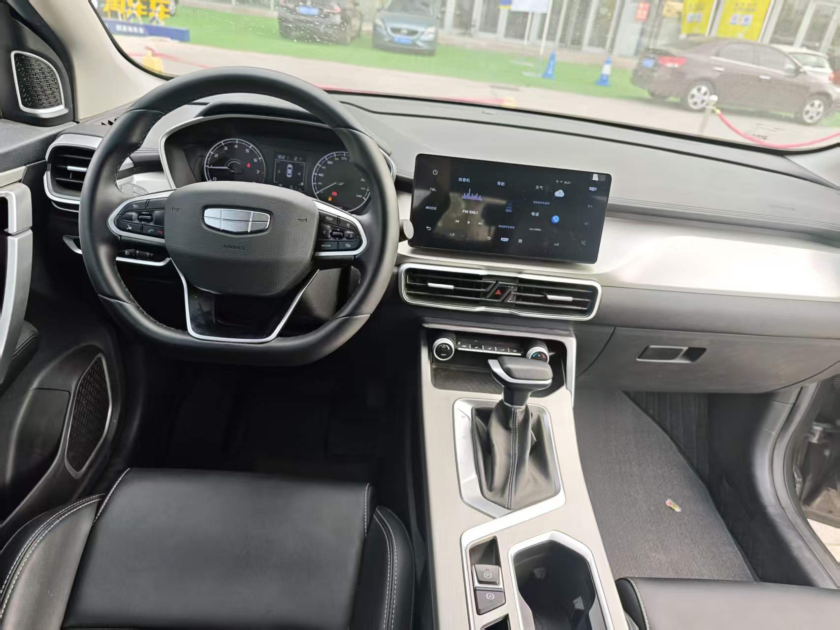 GEELY Coolray 2025 imagen de coche #2