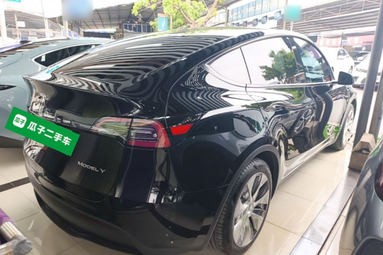 Tesla Model Y 2023 #7 Tesla Model Y 2023 car image #7