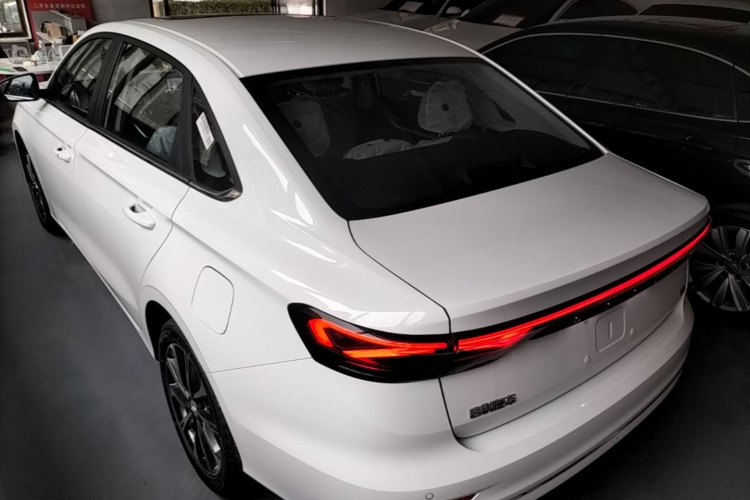 GEELY Emgrand 2026 car image #7