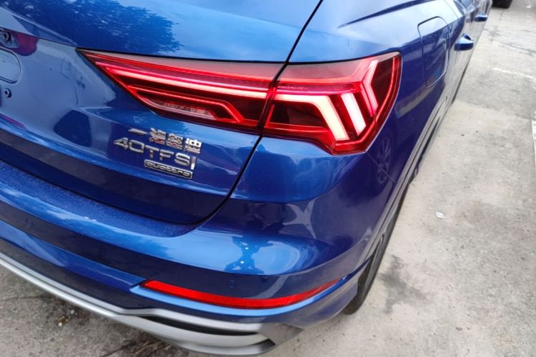 Audi Q3 2020 car image #8