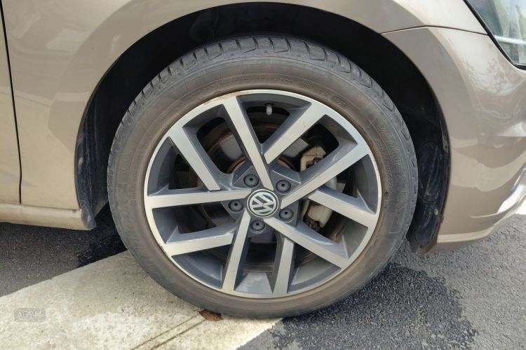 Volkswagen Golf 2020 car image #9