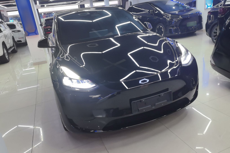 Tesla Model Y 2023 #4 Tesla Model Y 2023 car image #4