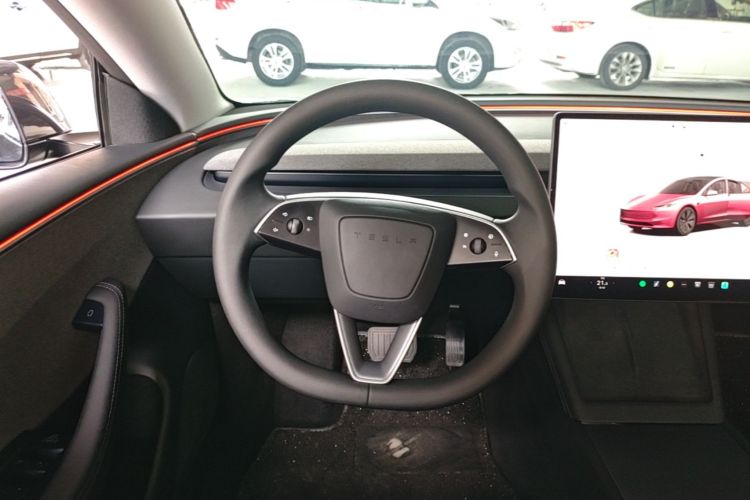 Tesla Model 3 2025 car image #11