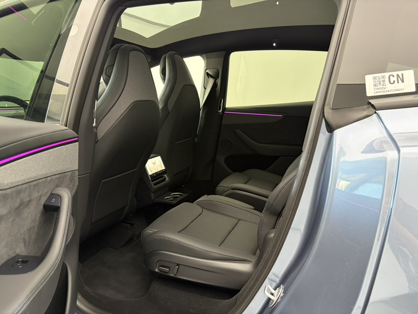Tesla Model Y L 2026 car image #7