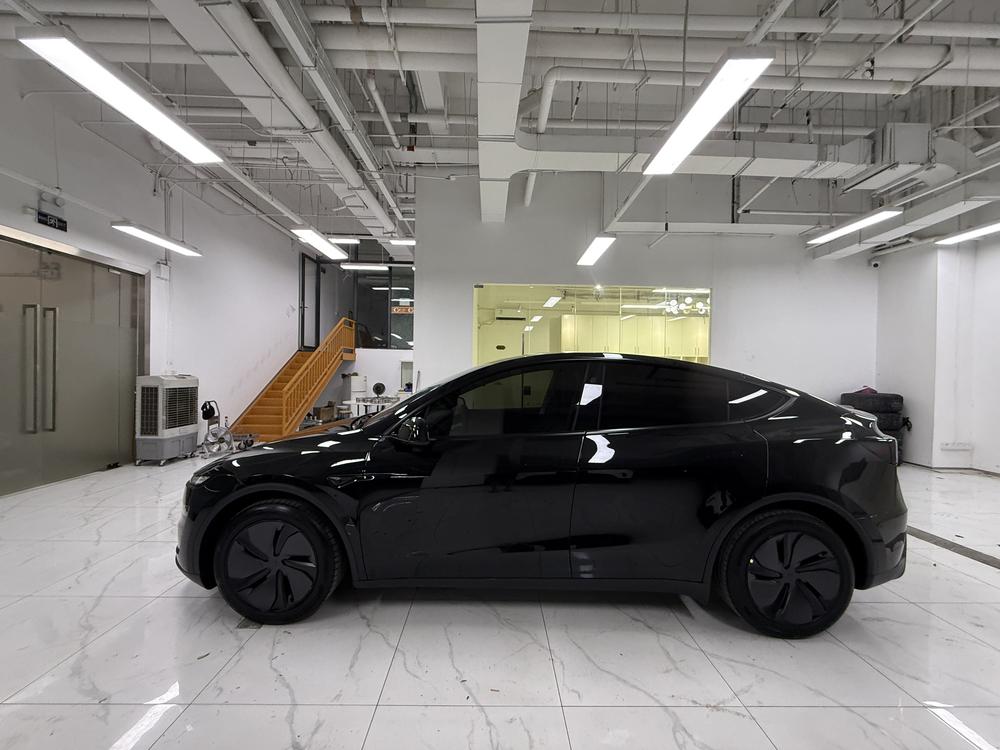 Tesla Model Y 2025 immagine di auto #3