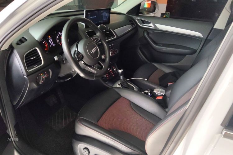 Audi Q3 2019 car image #17