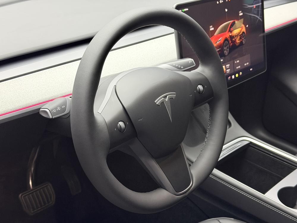 Tesla Model Y 2023 immagine di auto #11
