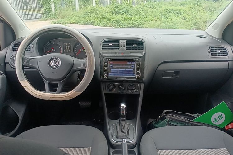 Volkswagen Polo 2016 car image #10