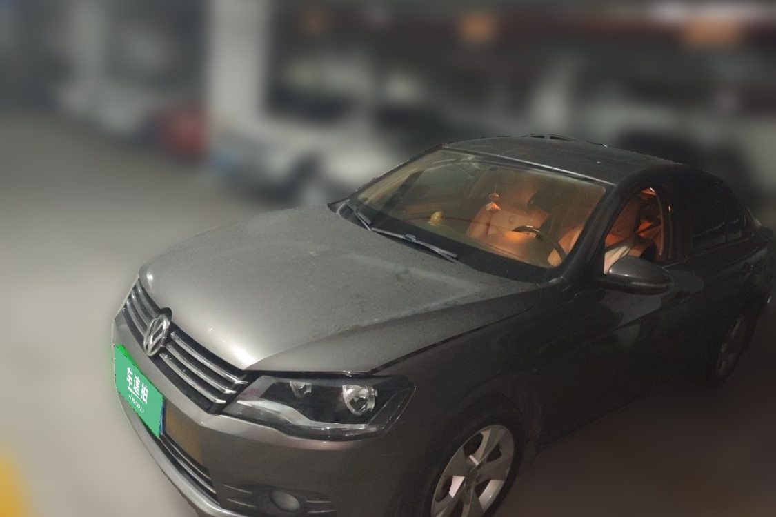 Volkswagen Bora 2012 car image 