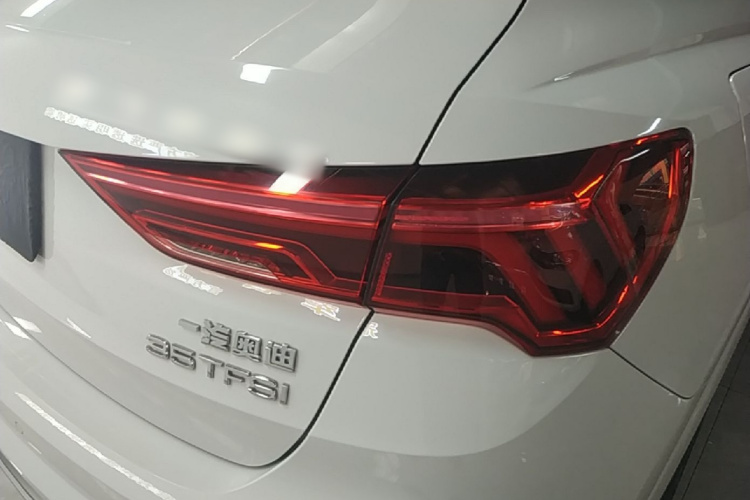 Audi Q3 2021 car image #8