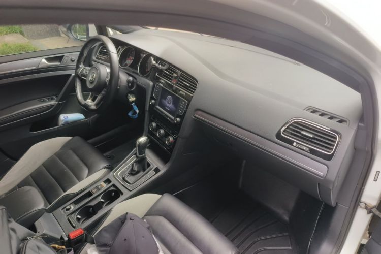 Volkswagen Golf 2018 car image #27