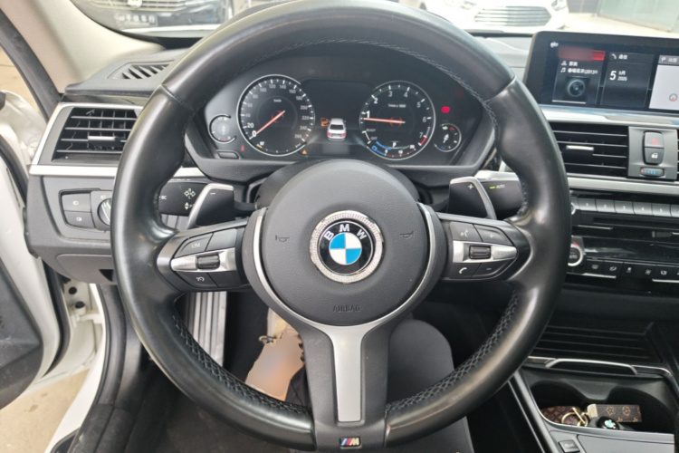 BMW 3 Series 2019 car image #11