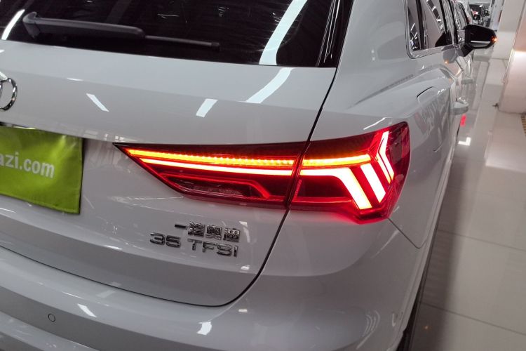 Audi Q3 2023 car image #8