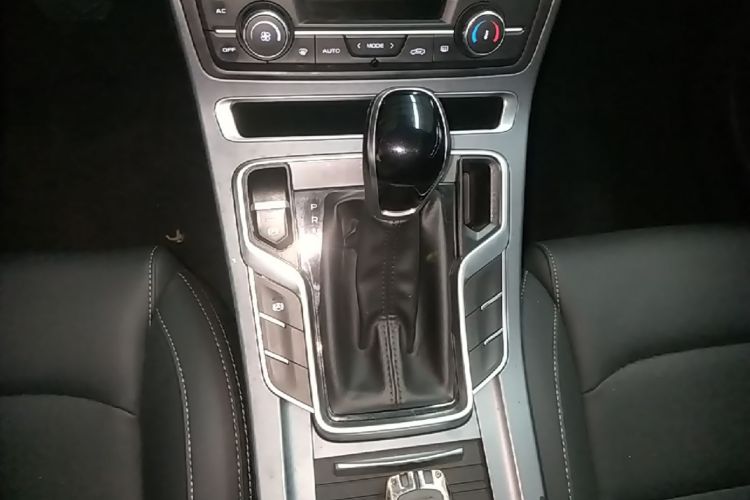 GEELY Emgrand 2021 #14 GEELY Emgrand 2021 car image #14