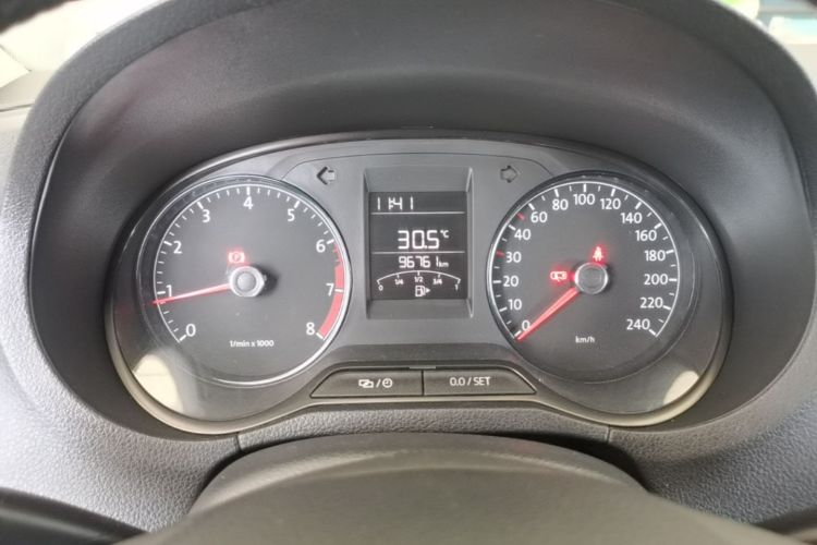 Volkswagen Polo 2016 car image #12