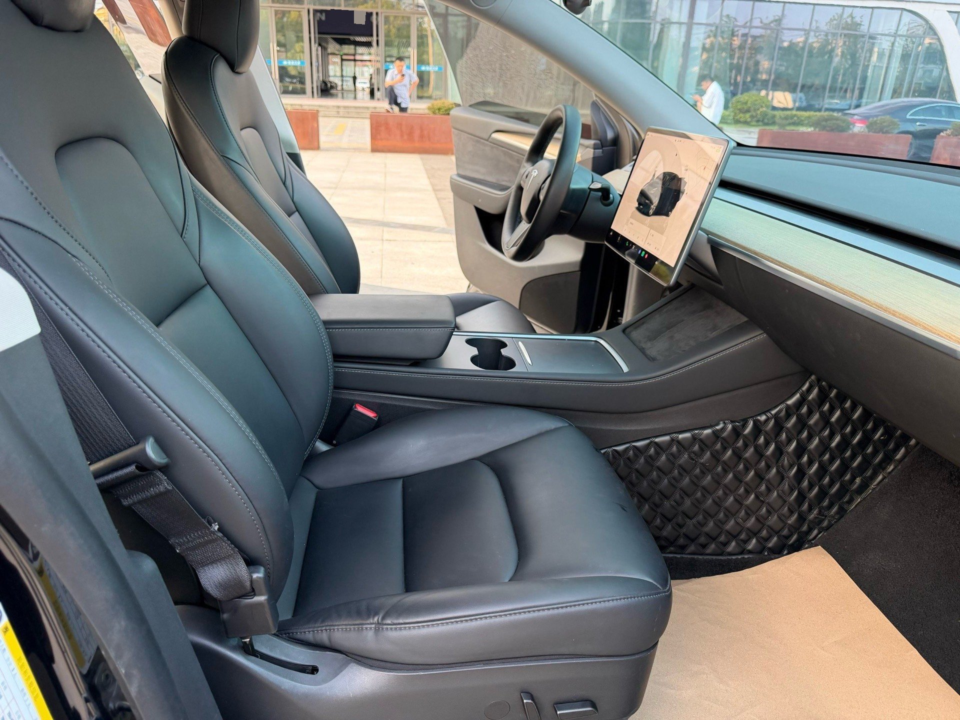Tesla Model Y 2022 #5 Tesla Model Y 2022 car image #5