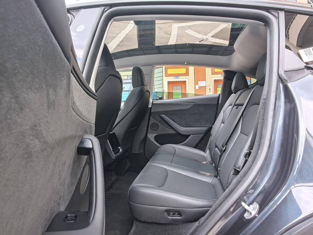 Tesla Model Y 2025 #20 Tesla Model Y 2025 car image #20